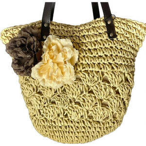 Charlie Paige Paper Straw Bag Size Large with two beautiful decretive fl…